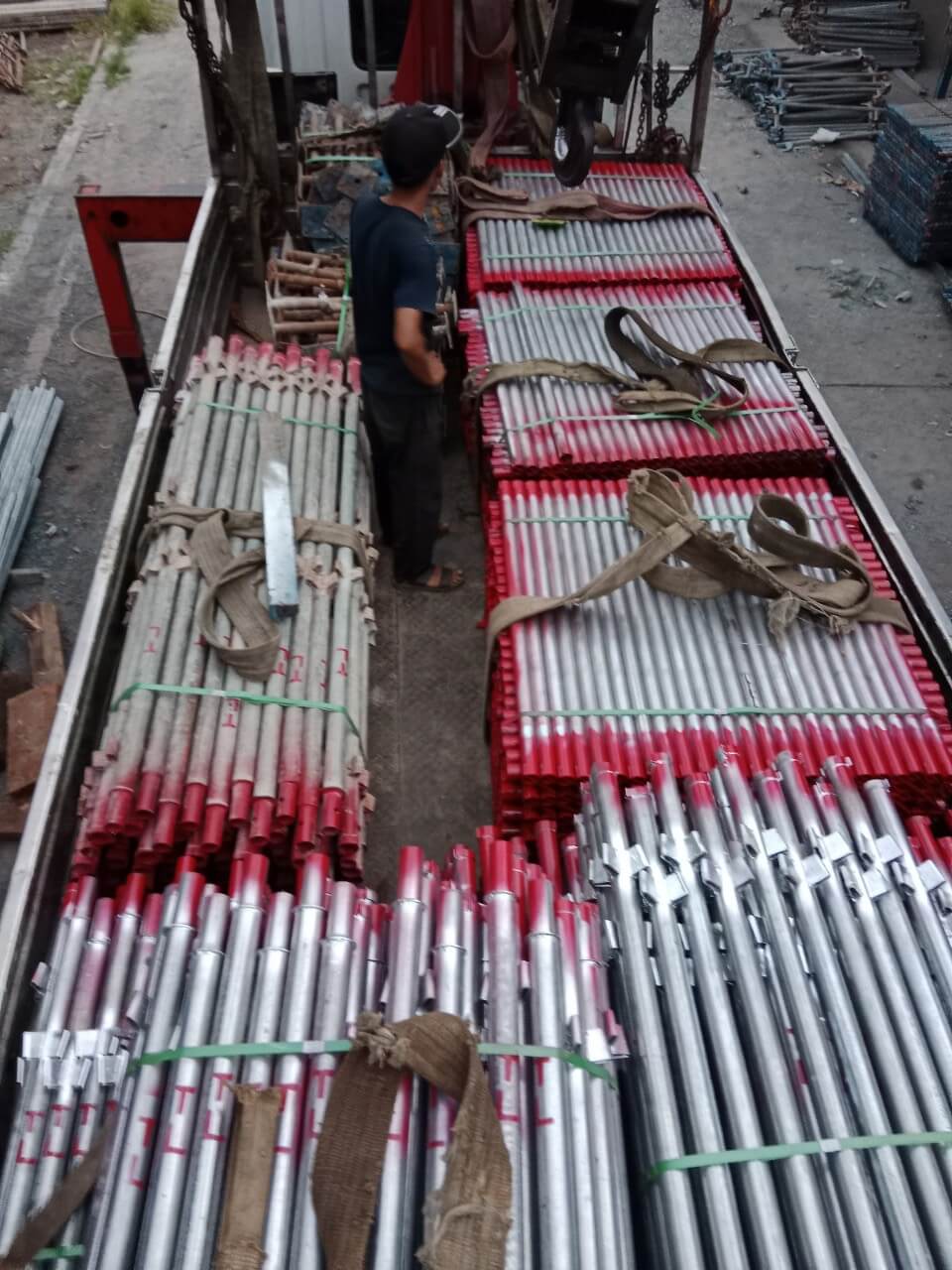 vận chuyển giàn giáo nêm