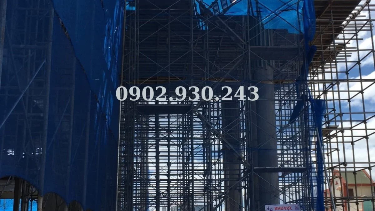 lap-dat-gian-giao-nem-chong-san-thao-tac-cong-trinh-nha-may-che-bao-loc